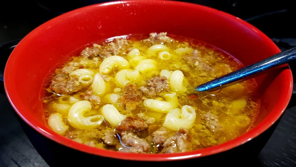 Japanisch inspirierte Schweinesuppe