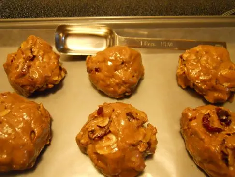 Leichte Erdnussbutter-Protein-Bällchen (171 Kalorien pro Bällchen)