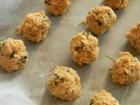 Asiatische fleischlose Minibällchen