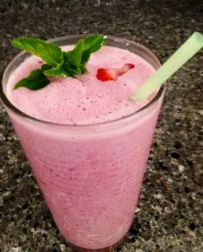 Frühstücks-Beeren-Protein-Smoothie