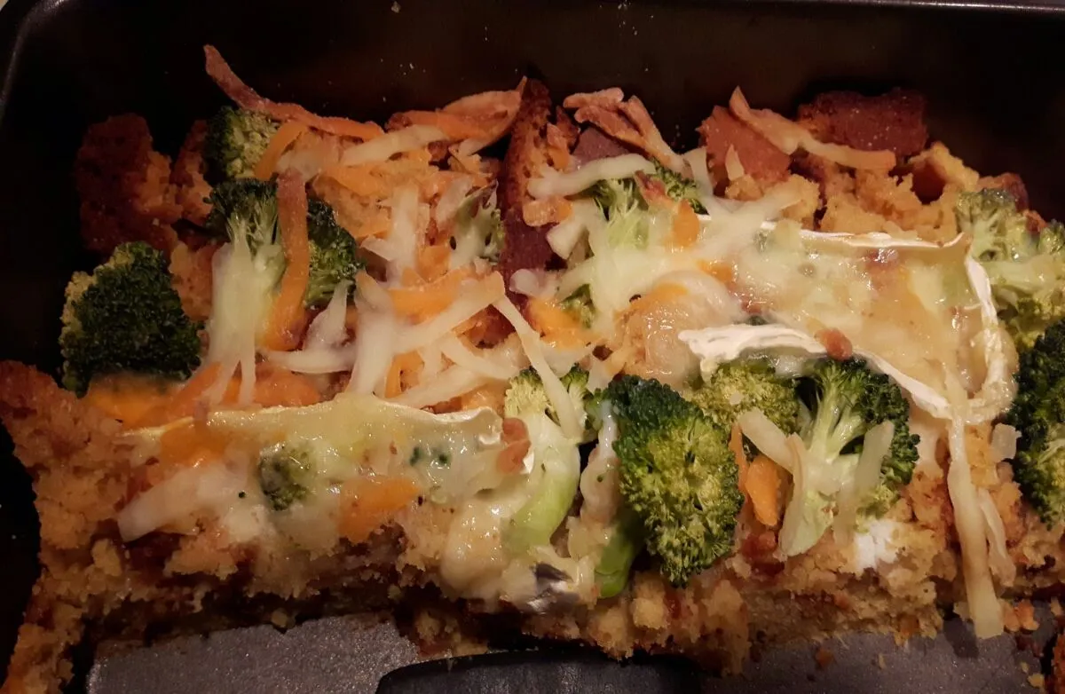 Resteverwertung von Maisbrotauflauf