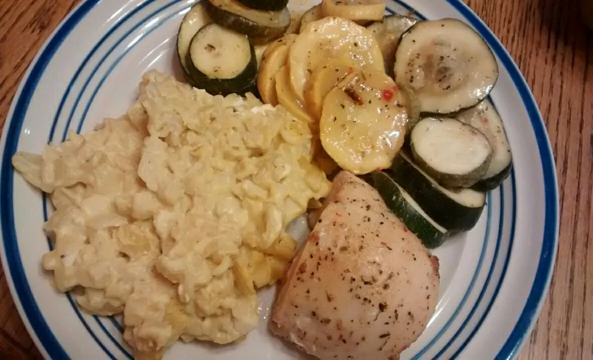 Ein Topf Käse-Kürbis-Pasta