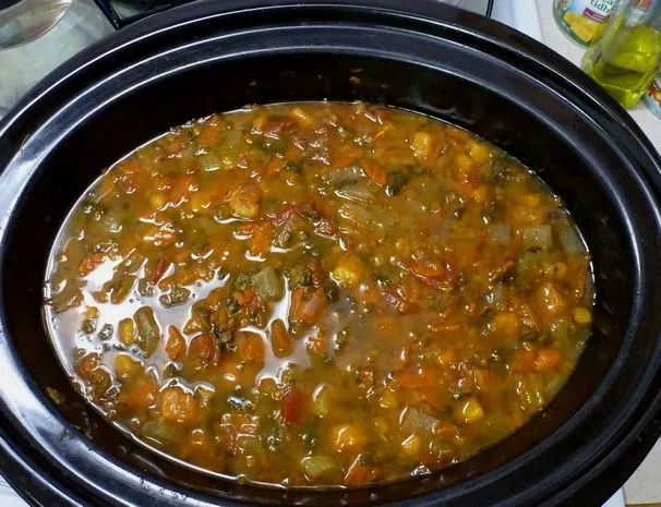 Französische Linsen-, Yams- und Gemüsesuppe im Crockpot/Schnellkochtopf