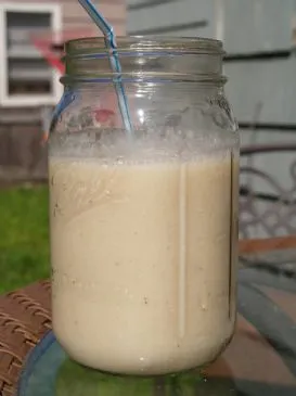 Frischer Banane-Kokos-Smoothie