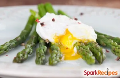 Pochierte Eier mit Spargel