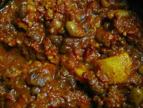 Vegetarisches Süßkartoffel- und Schwarze-Bohnen-Chili