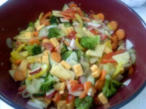 Knackiger Gemüsesalat