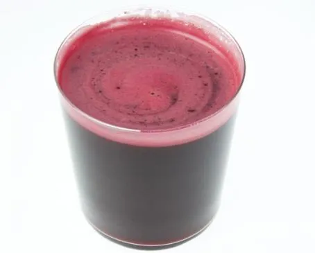 Rote-Bete-, Karotten-, Apfel- und Ingwersaft