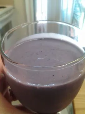 Blaubeer-Bananen-Pfirsich-Protein-Smoothie