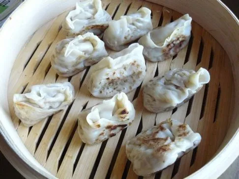 Gemüseknödel mit Krabben und Garnelen