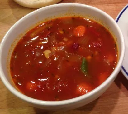 Tomaten-Mais-Minestrone-Suppe