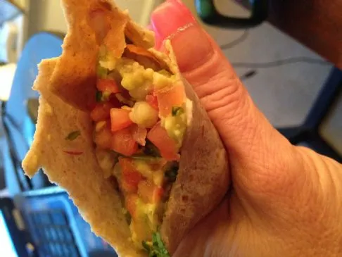 Pürierter Kichererbsensalat mit Avocado