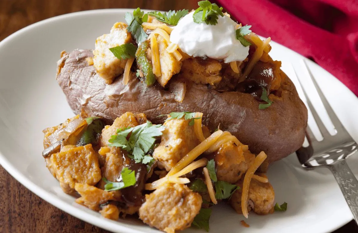 Gefüllte BBQ-Hähnchen-Süßkartoffel