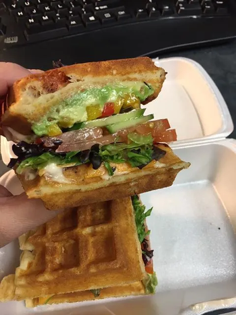 Fat Sheep Cafe - Veggie-Waffel-Sandwich