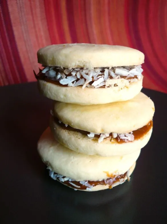 Alfajores Peruanos (Peruanische Sandwichkekse mit einer Füllung aus Dulce de Leche)