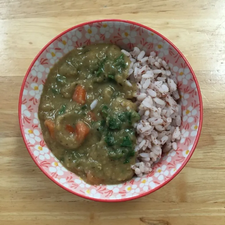 Rotes Linsen- und Grünkohl-Curry im Instant Pot