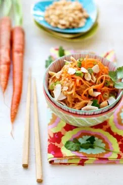 Spaghetti-Kürbis-Nudeln mit thailändischer Erdnusssauce