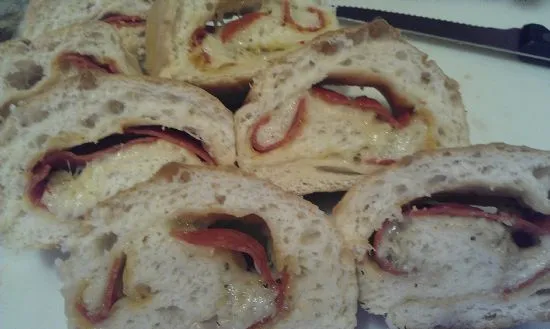 Hausgemachte Pepperoni-Rollen