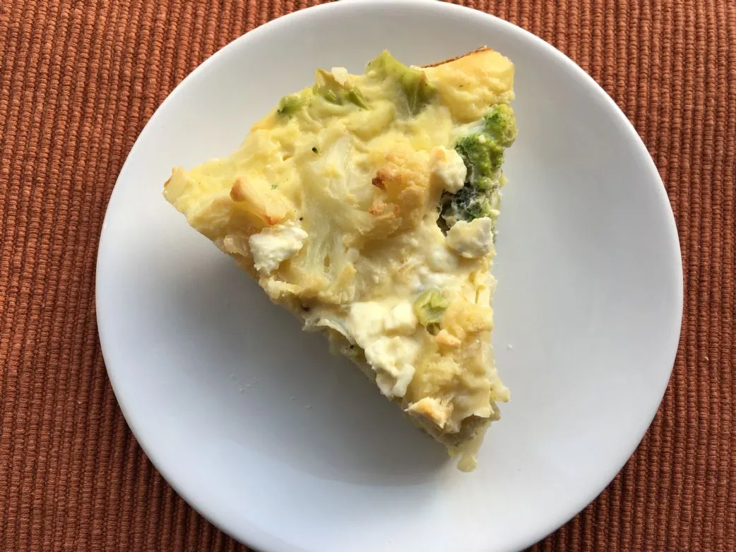 Quiche ohne Boden mit Ziegenkäse und Gemüse