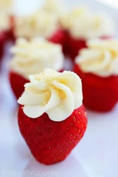 Erdbeeren gefüllt mit Käsekuchen