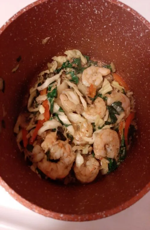 Mock Shrimp Frühlingsrolle in einer Schüssel