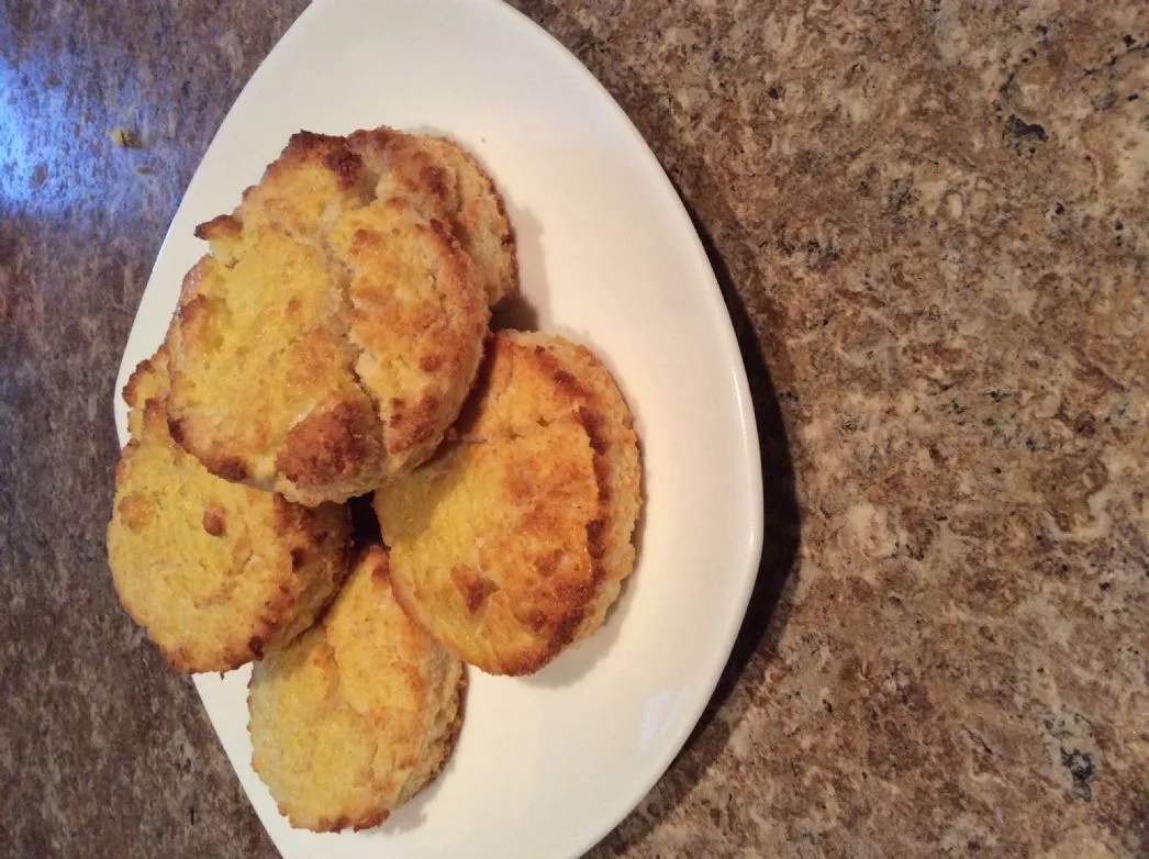 Keto Buttermilch-Biscuits