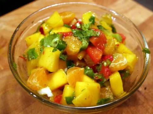Frische Mango-Gurken-Salsa