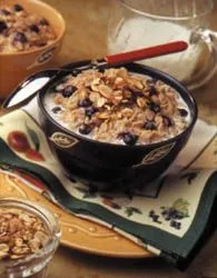 Beeren-Mandel-Crumble-Haferbrei