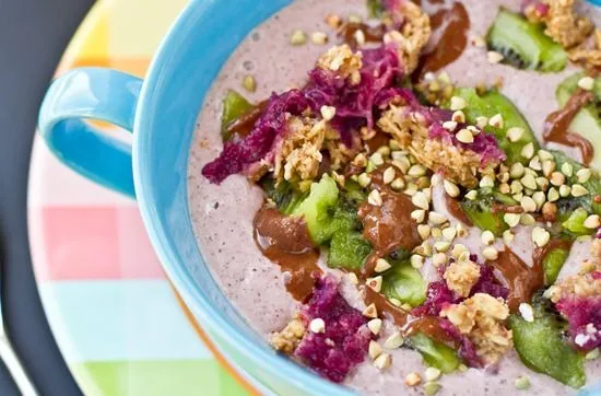 Ein beeriger, teigiger Smoothie