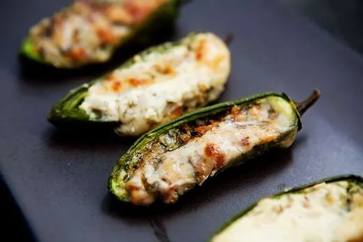 Einfache gebackene gefüllte Jalapeño-Paprika