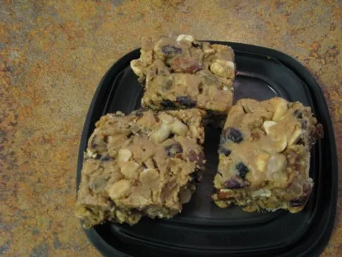 Leichte Erdnussbutter-Mix-Riegel