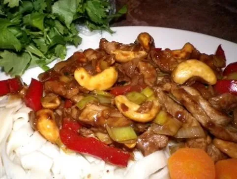 Schweinefleisch und Cashew-Pfanne