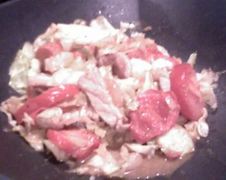 Scharfes Schweinefleisch und Kohl