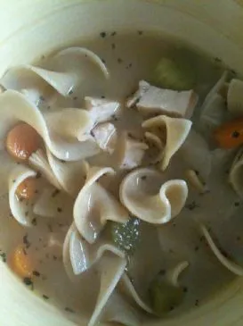 Hühnchen-Nudelsuppe
