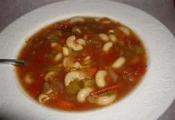 Rindfleisch-Tomaten-Makkaroni-Suppe