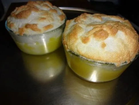 Zuckerfreier Zitronen-Baiser-Kuchen ohne Boden