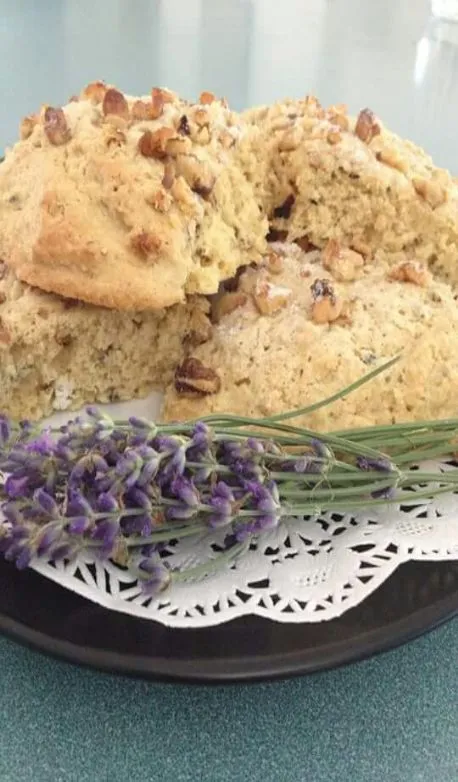 Tess' traditionelle Lavendel-Scones