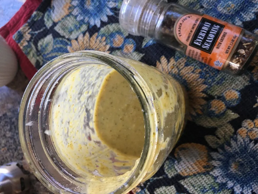 Brokkoli- und Gelbe-Zucchini-Suppe (pflanzenbasiert)