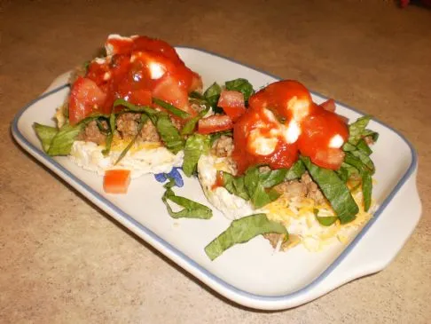 Tostadas mit weißen Cheddar-Reiskeksen