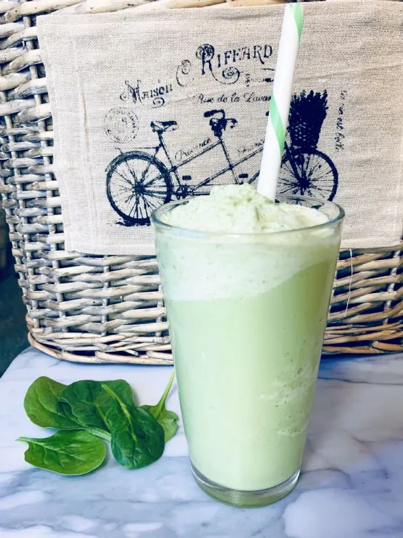 Keto-Spinat- und Kollagen-Smoothie (Leichte Küche)