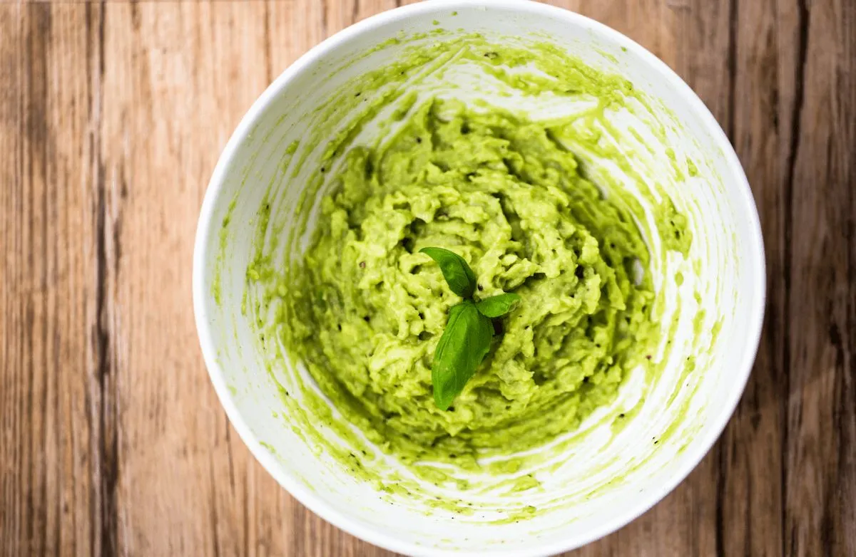 Basil-Avocado-Aufstrich