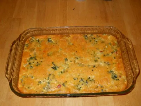 Kruste-freie Quiche mit Grünkohl, Zwiebeln & Paprika