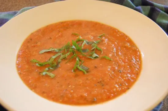 Rustikale Tomaten-Kräutersuppe