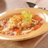 Herzhafter Gemüseeintopf mit käsigen Karottenknödeln