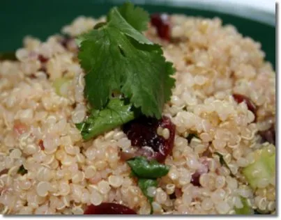 Quinoa-Cranberry- und Cashew-Salat