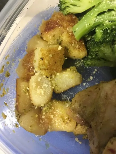 Blumenkohl-Gnocchi mit Pesto und Parmesan