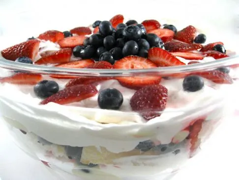 4. Juli ?No Bake? Leichte Erdbeer-Shortcake-Trifle, in Minuten fertig