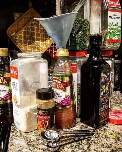 Kräuter- und Olivenöl-Dressing