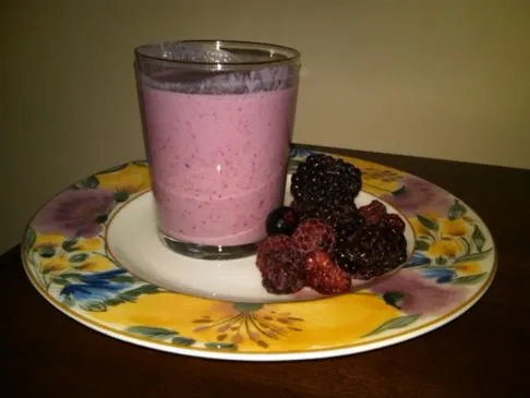 Erfrischendes 4-Beeren-Joghurt-Getränk