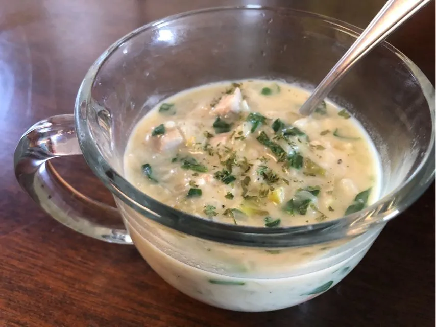 Cremige Hühner-Reis-Suppe mit Spinat
